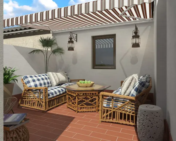 Ideas para decorar patios pequeños con poco dinero: muebles de ratán, cojines a cuadros y plantas crean un oasis acogedor.
