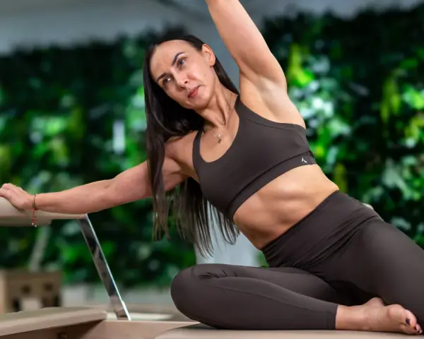 Pilates: co to jest? Poznaj zasady, efekty i zacznij ćwiczyć!