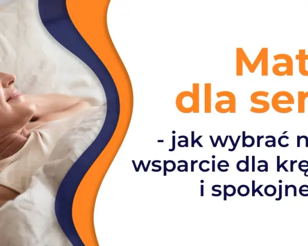 Uśmiechnięta seniorka śpi spokojnie. Dowiedz się, jak dobrać materac do łóżka, by zapewnić wsparcie kręgosłupa.