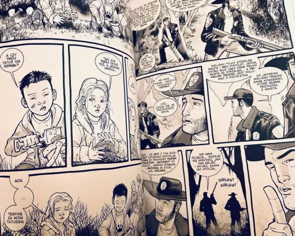Kadr z komiksu The Walking Dead. Dzieci tęsknią za ojcem, podczas gdy dorośli rozmawiają o broni i zapasach.