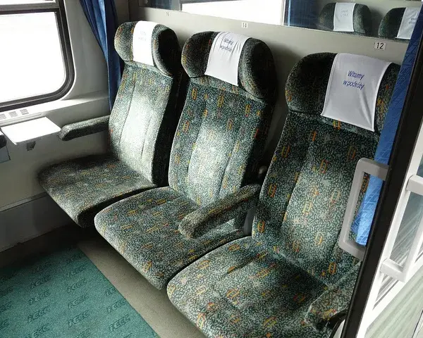 Jak dojechać do Uniejowa pociągiem - uniknij problemów z transportem