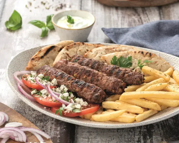 Jak się pisze kebab? Odkryj poprawną pisownię i użycie w polskim