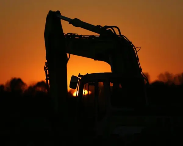 Jaki olej hydrauliczny do koparki? Uniknij kosztownych błędów