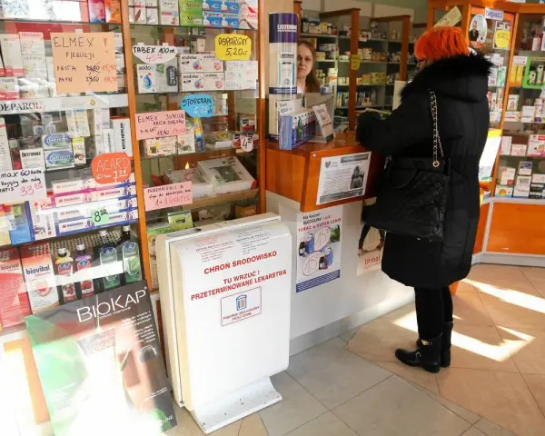 Dzielenie leków w aptece: Czy farmaceuta może odmówić? Sprawdź!