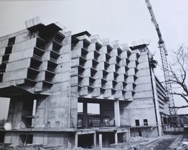Tajemnica Hotelu Forum Kraków: Dlaczego zamknięto ikonę PRL-u?