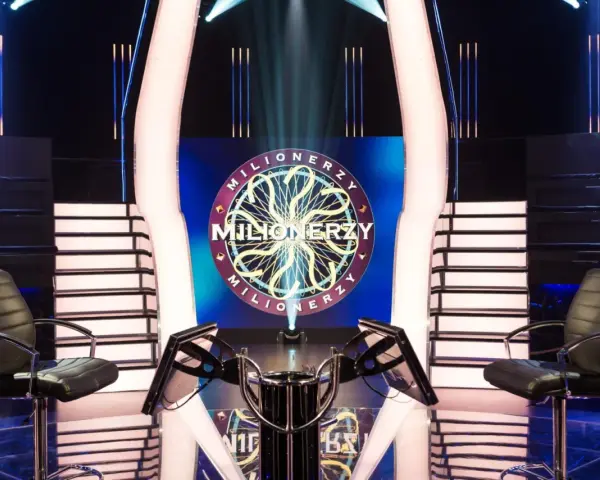 Studio "Milionerzy" gotowe na kolejnych uczestników. Czy ktoś z nich ma IQ jak członkowie Mensa?