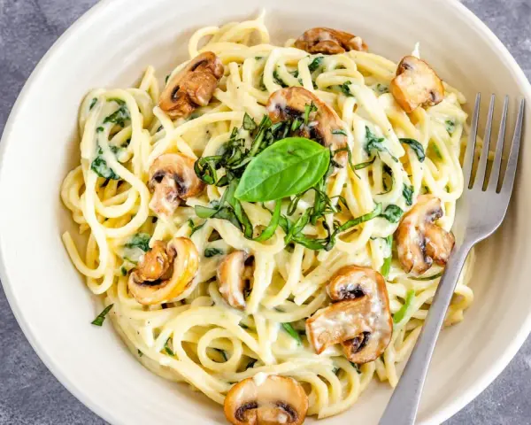 Szybkie spaghetti z gotowym sosem – łatwy przepis na obiad w 15 minut
