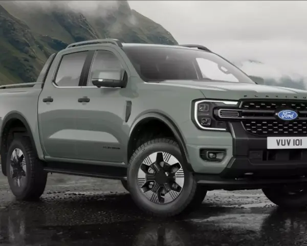 Nowy Ford Ranger Platinum w kolorze zielonym, gotowy na przygodę w górach.