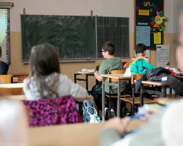 Obowiązek szkolny: Kiedy koniec? Podstawówka a nauka do 18 lat!