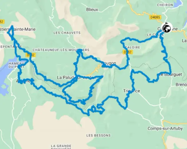 Mappa con itinerari moto Francia, un percorso tortuoso tra Moustiers-Sainte-Marie e Trigance, attraverso gole e villaggi pittoreschi.