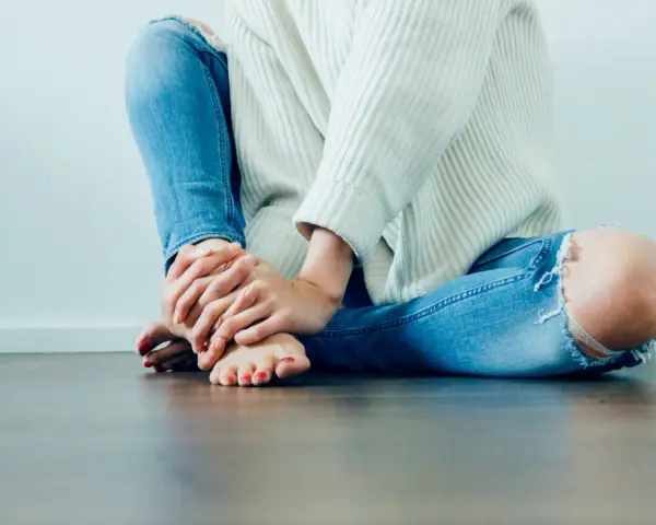 Skuteczne sposoby na obcierające buty – jak uniknąć bólu stóp
