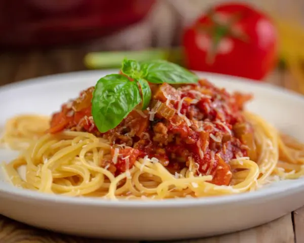 Spaghetti bolognese? Odkryj prawdziwe ragù z Bolonii!