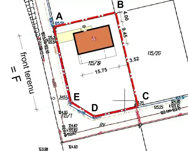 Plan działki z zaznaczonym budynkiem i wymiarami. Określona intensywność zabudowy na podstawie granic działki.
