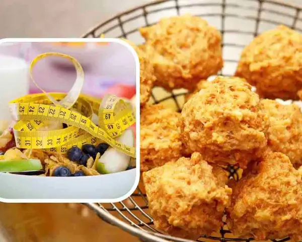 Polpette al forno dorate e croccanti, accanto a una ciotola di muesli, frutta e un metro da sarta, per un pasto sano e gustoso.