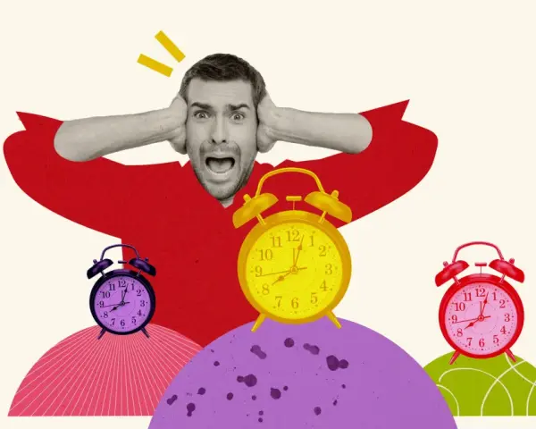 Przerażony mężczyzna z rękami na uszach, otoczony budzikami. Czy to fomo co to? Czas ucieka!