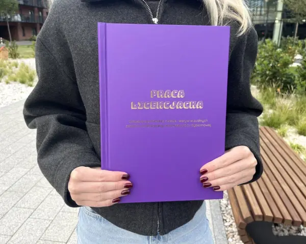 Ostatnie szlify przed obroną! Zastanawiasz się, jakie marginesy w pracy magisterskiej będą najlepsze? Ta fioletowa okładka kryje odpowiedzi.
