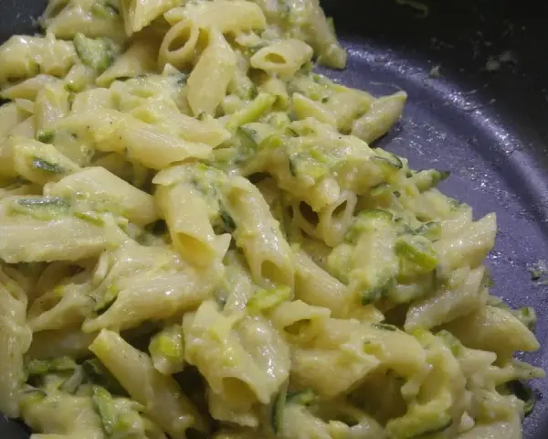 Penne z cukinią: Zrób perfekcyjne danie bez wodnistej cukinii!