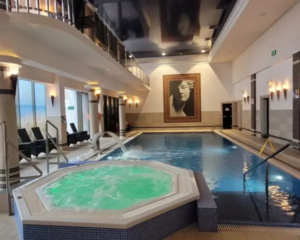 Hotel Lambert Ustronie Morskie: SPA, plaża i historia - poznaj!