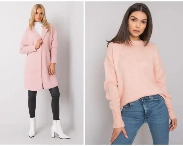 Blondynka w pudrowym płaszczu i brunetka w brzoskwiniowym swetrze. Jaki kolor pasuje do brudnego różu? Biel i jeans!