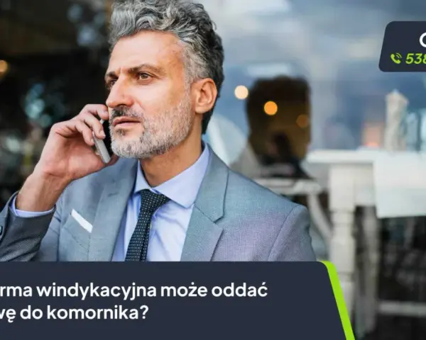 Mężczyzna w garniturze rozmawia przez telefon. Pytanie brzmi: "Czy firma windykacyjna może oddać sprawę do komornika?".