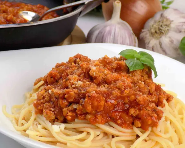 Spaghetti z mięsem mielonym: Mój przepis na sos, który pokochasz