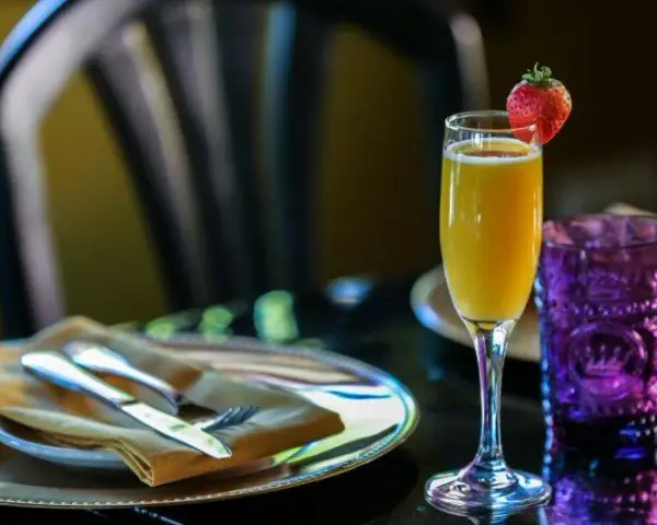 Mimoza: Prosty przepis na idealny drink z prosecco i sokiem
