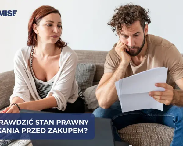 Para analizująca dokumenty przed zakupem mieszkania w bloku.