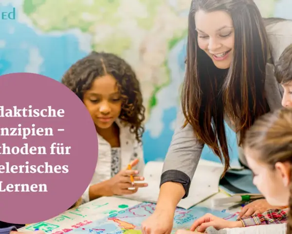 Lehrerin erklärt Kindern spielerisch die didaktischen Prinzipien.