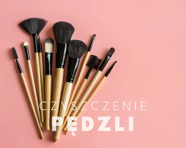 Zestaw pędzli do makijażu na różowym tle. Dowiedz się, jak myć pędzle do makijażu, by służyły Ci dłużej.