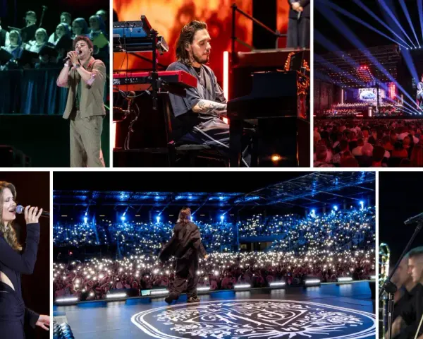Wielki koncert pieśni współczesne: artyści na scenie, chór, publiczność z telefonami, pianista, akordeonista i skrzypaczka.