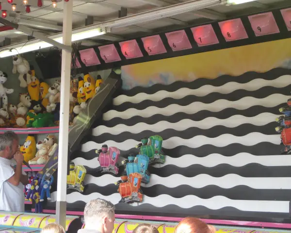 Come vincere ai giochi a bersaglio del luna park? Scopri i trucchi!