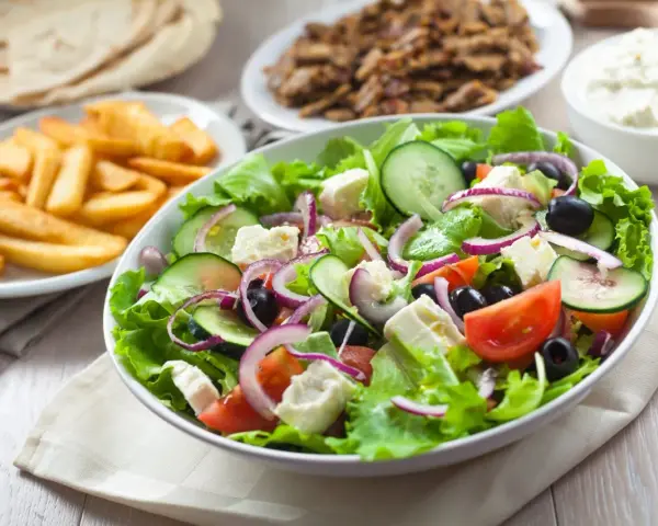 Sałatka Gyros: Poznaj sekrety idealnego smaku i wyglądu