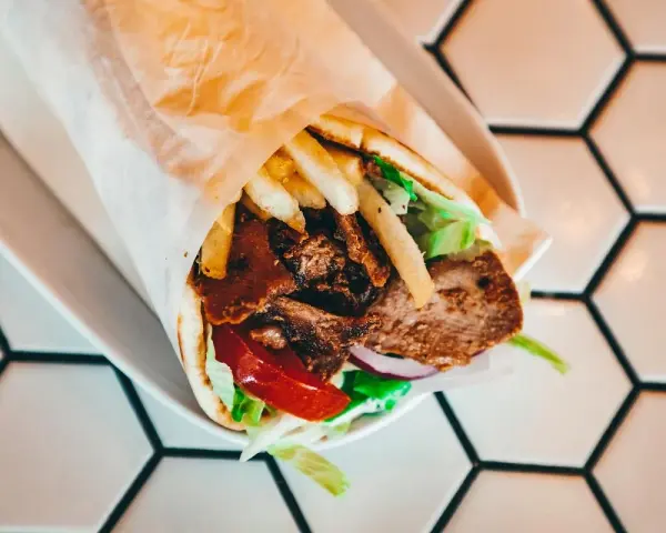 Pizza czy kebab co zdrowsze? Odkryj, co naprawdę wybierać!