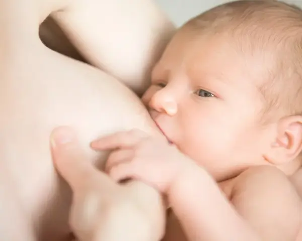 Jak przystawić dziecko do piersi, aby uniknąć bólu i frustracji