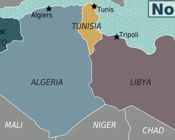 Mapa przedstawia kraje Afryki Północnej: Maroko, Algierię, Tunezję, Libię i Egipt, z dostępem do Oceanu Atlantyckiego i Morza Śródziemnego.