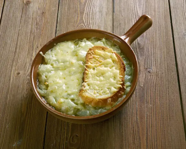 Sopa de Ceba: El Secreto Catalán para una Receta Inolvidable