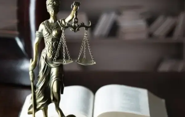 Ile czasu ma sąd na wydanie wyroku? Sprawdź, co wpływa na terminy