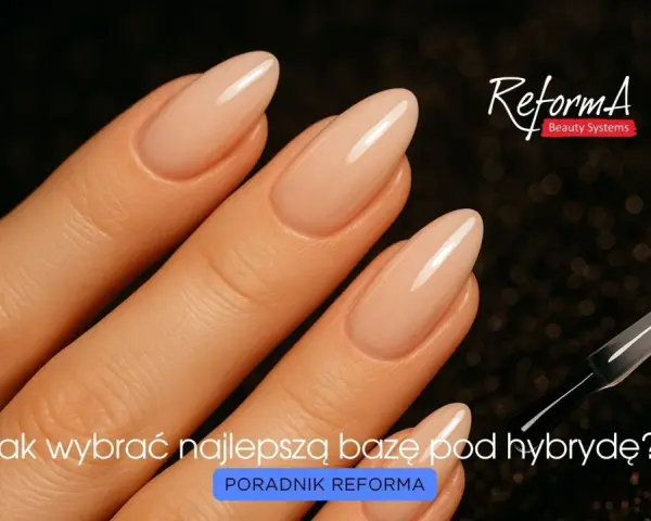 Dłonie z idealnym manicure hybrydowym. Pędzelek lakieru i napis "Jak wybrać najlepszą bazę pod hybrydę?".