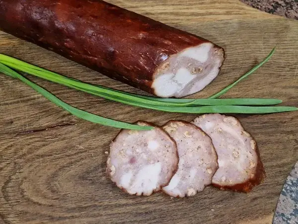 Pyszna kiełbasa z fileta kurczaka - prosty przepis na smakołyk