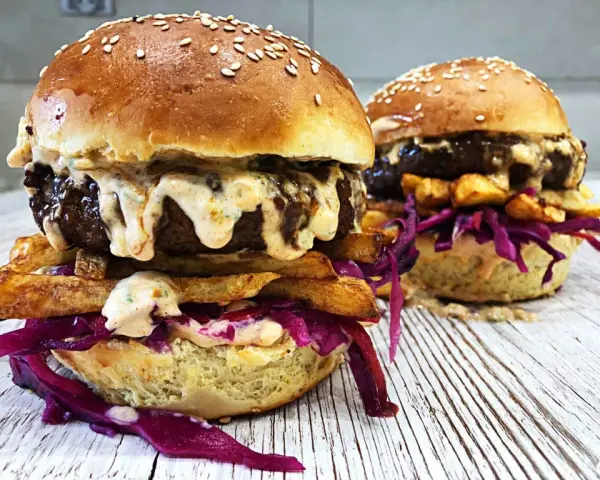 Jak zrobić idealnego hamburgera w domu? Przepis krok po kroku