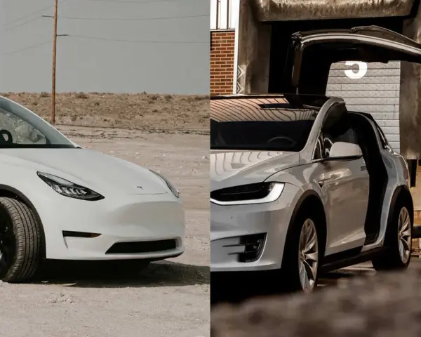 Dwa białe Tesle: Model Y z przodu i Model X z otwartymi drzwiami.