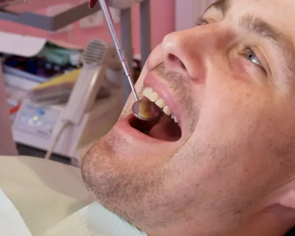 Ból zęba? Jak dentysta precyzyjnie znajdzie przyczynę i pomoże