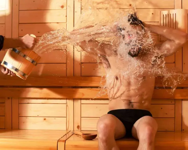 Sauna po treningu: Jak bezpiecznie przyspieszyć regenerację?
