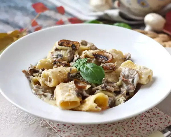 Kremowe spaghetti z grzybami: Mój przepis na mistrzowski smak!