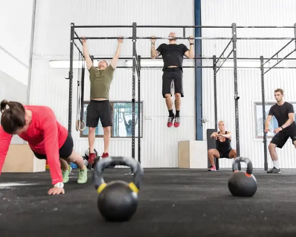Co to jest CrossFit? Odkryj sekrety i zacznij trenować mądrze.