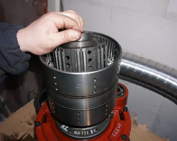Rewers w ciągniku: Mechaniczny czy elektrohydrauliczny? Wybierz mądrze!