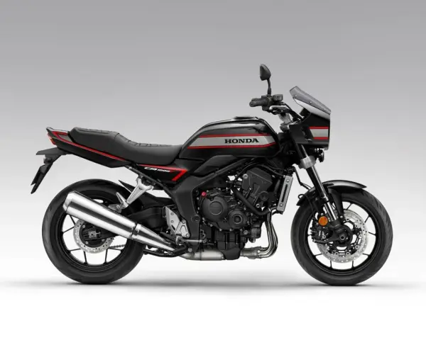 Czarny motocykl Honda CBR 1000F z czerwonymi i srebrnymi akcentami, gotowy na przygodę.