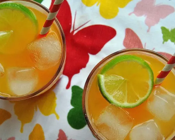 Drink z wódką mango: Proste przepisy, które zachwycą gości!
