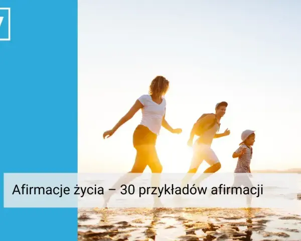 Rodzina biegnie po plaży, ciesząc się słońcem. To inspiracja do pozytywnych myśli i afirmacji, które dodają sił.