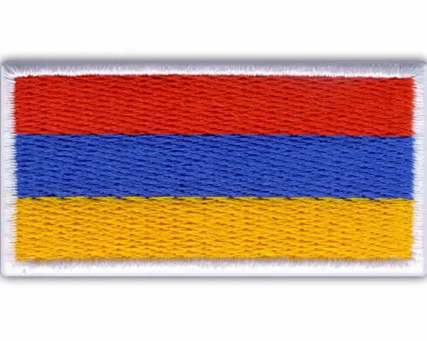 Naszywka z flagą Armenii: czerwono-niebiesko-pomarańczowa.